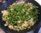 Une image de l'étape 6 de Saucisses fumées à la compotée d oignons et poivrons verts,citrons confits aux épices indiennes.