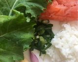 Foto langkah ke 1 dari resep Curly Kale + Salmon + Bubur Nasi putih MPASI 6 bulan.