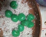 Foto langkah ke 6 dari resep Klepon isi gula merah.