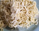 Foto langkah ke 2 dari resep Sosis Gulung Mie.