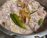 A picture of step 1 of Yakhni pulao.