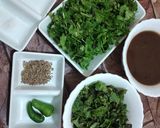 A picture of step 1 of Hari chutney.