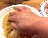 Foto del passaggio 4 della ricetta Riso basmati,con lattuga saltata e filetti di tacchino croccanti
