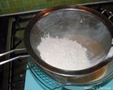 A picture of step 6 of Persian cup cakes (Cake Yazdi).