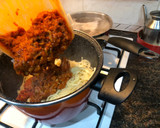 Foto del paso 5 de la receta: Tallarines a la boloñesa con huevo duro y flor de tomate cherry