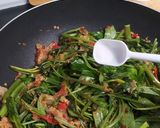 Foto langkah ke 4 dari resep Tumis Kangkung Tempe.