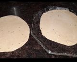 A picture of step 4 of Aloo paneer paratha.