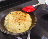 Foto del paso 5 de la receta: Tortilla de calabacín y cebolla