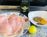 Foto del paso 1 de la receta: Rollitos de pechuga de pollo bañados en salsa bechamel con queso