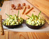 Foto del paso 3 de la receta: Aguacates rellenos con mozzarella y nueces