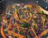 Foto del paso 5 de la receta: Cocina aromática: Wok de verduras y vegetales con hierbas frescas