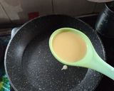 Foto langkah ke 3 dari resep Egg Chicken Roll.
