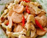 Foto langkah ke 4 dari resep Tumis Kembang Kol Bakso.