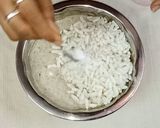 A picture of step 3 of Jhalmuri idli.