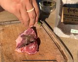 รูปขั้นตอนการทำที่ 1 ของ หมูน้ำผึ้งพริกไทยดำอินทรีย์
