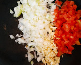 Foto del paso 2 de la receta: Arroz al azafrán con un toque de vino blanco