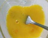 Foto langkah ke 2 dari resep Omelet Mie.