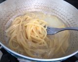 Foto langkah ke 2 dari resep Spaghetti Mushroom Sauce (Saus Jamur).