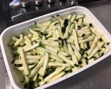 Une image de l'étape 2 de Frites de courgettes aux épices orientales et graines de lin.
