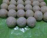 Foto langkah ke 6 dari resep Onde-onde isi coklat.