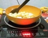 A picture of step 1 of Dahi Aloo.