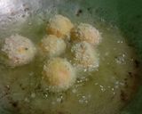 Foto langkah ke 5 dari resep Bola-bola Kentang Keju.