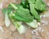 Foto langkah ke 2 dari resep Sup Pokcoy Bumbu Indomie.