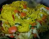 Foto langkah ke 8 dari resep Mie Ongol / Mie kenyol / Mie Genyol Goreng 😂.