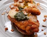 Foto del paso 10 de la receta: Milanesa de pollo al pesto en torrada