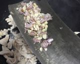 รูปขั้นตอนการทำที่ 1 ของ “อกไก่ผัดพริกอ่อน”
