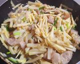 Hình bước làm 4 của món Măng xào thịt heo