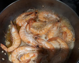 Foto del paso 4 de la receta: Camarones al ajillo😋