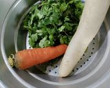 A picture of step 1 of Tricolour Salad.