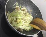 รูปขั้นตอนการทำที่ 4 ของ มาม่าผัดไก่