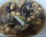 Foto del paso 4 de la receta: Caldo de verduras con garbanzos y morcilla de cebolla picante