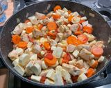 Une image de l'étape 19 de Poulet aux carottes, panais, petits pois et pommes de terre.