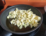 Foto del paso 3 de la receta: Pollo con calabacín
