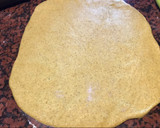 Foto del paso 3 de la receta: Tarta de pollo con masa de harina común, integral y cúrcuma