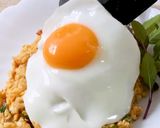 รูปขั้นตอนการทำที่ 4 ของ มาม่าผัดกะเพราไก่ไข่ดาว เมนูง่ายๆ ราคาประหยัด