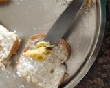 ગાર્લિક બ્રેડ(garlic bread recipe in Gujarati) રેસીપી સ્ટેપ2ફોટો