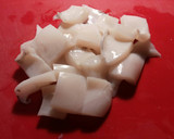 Foto del paso 1 de la receta: Sepia y patatas confitadas al ajillo