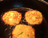 Foto del paso 3 de la receta: Tortitas de patata con salmón