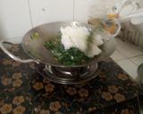 Foto langkah ke 6 dari resep Nasi mengkudu.