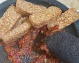 Foto langkah ke 4 dari resep Sambal Kurma Tempe Kemangi.