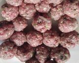 A picture of step 6 of Meat balls and beef sausages bitings in sauce.