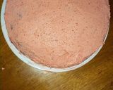 Foto del paso 3 de la receta: Postre de buttercream de frutilla con bizcochuelo de chocolate