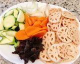 Hình bước làm 1 của món Củ Sen Xào Rau Củ Chay