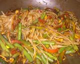 Foto del paso 3 de la receta: Fideos de arroz salteados con vegetales