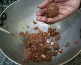 A picture of step 3 of Gud ke laddu.