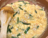 Foto del paso 5 de la receta: Revuelto de gambas al ajillo y trigueros frescos